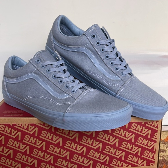 Vans Men’s Old Skool
Pastel Mono Dusty Blue
VN000CT8DSB
Sneakers - Picture 5 of 16